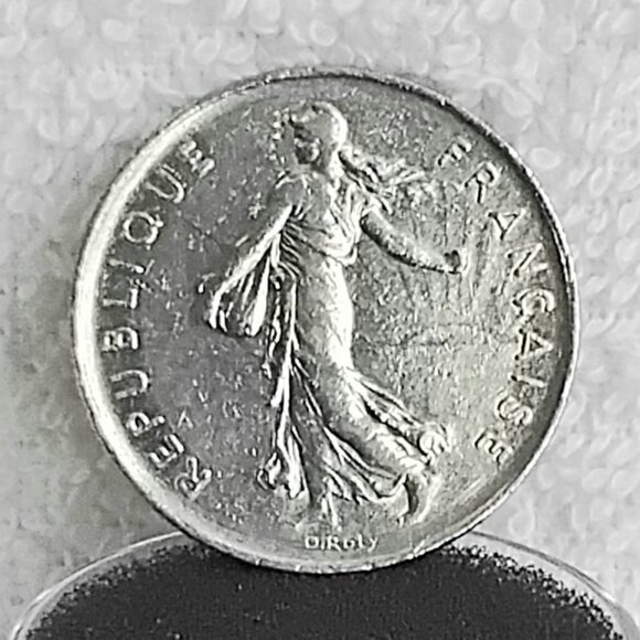 Circulated 1974 France 5 Francs Republique.. Cion Made of Nickel Plated Copper!! - Picture 2 of 3